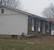 Pre-foreclosure in  COUNTRY HILL RD Saint Peters, MO 63376