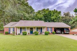 Pre-foreclosure Listing in LAURELWOOD DR CLINTON, MS 39056