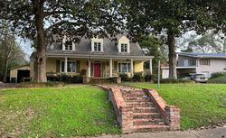 Pre-foreclosure in  DUNCAN AVE Natchez, MS 39120