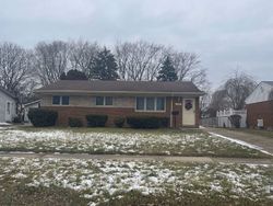 Pre-foreclosure in  LESURE DR Sterling Heights, MI 48312