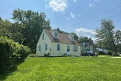 Pre-foreclosure in  BELLFLOWER RD Windsor, CT 06095