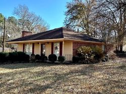 Pre-foreclosure in  LAKESIDE DR Monroe, LA 71203