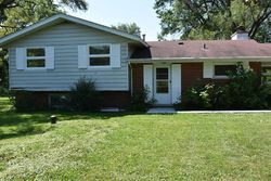 Pre-foreclosure in  87TH ST Darien, IL 60561