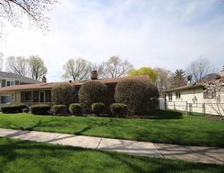 Pre-foreclosure in  N RACE AVE Arlington Heights, IL 60004