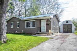 Pre-foreclosure in  ENGLEWOOD AVE Waterloo, IA 50701