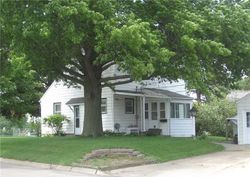 Pre-foreclosure in  15TH ST SW Cedar Rapids, IA 52404