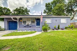 Pre-foreclosure in  W OVERPAR DR Tampa, FL 33612