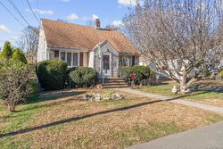 Pre-foreclosure in  COTTAGE PL Stratford, CT 06614