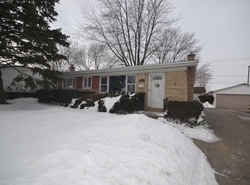 Pre-foreclosure in  WESTERN AVE Waukegan, IL 60087