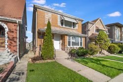 Pre-foreclosure in  CLARENCE AVE Berwyn, IL 60402