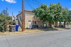Pre-foreclosure in  E OAKLAND ST Farmersville, CA 93223
