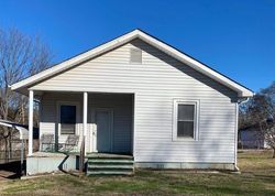 Pre-foreclosure in  UPPER VALLEY FALLS RD Boiling Springs, SC 29316