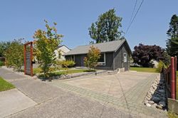 Pre-foreclosure in  10TH AVE SW Seattle, WA 98166
