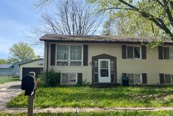 Pre-foreclosure in  NEW ENGLAND DR Rockford, IL 61109
