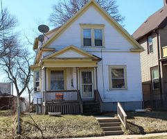 Pre-foreclosure in  W KEEFE AVE Milwaukee, WI 53206