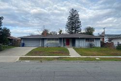 Pre-foreclosure in  N BENGSTON AVE Fresno, CA 93705