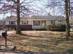 Pre-foreclosure in  W YELLOW WOOD DR Simpsonville, SC 29680