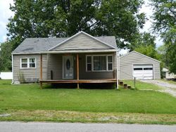 Pre-foreclosure Listing in LEININGER RD FAIRFIELD, IL 62837