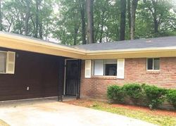 Pre-foreclosure in  OAKVIEW DR Jackson, MS 39212