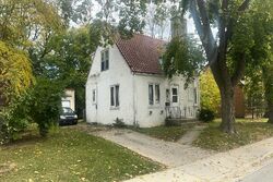Pre-foreclosure in  BOWEN CT Elgin, IL 60120