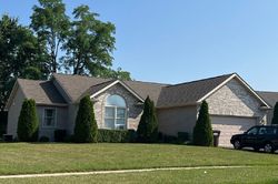 Pre-foreclosure in  CLOVER CHASE CIR Woodstock, IL 60098