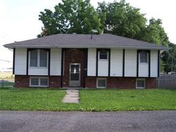 Pre-foreclosure in  SW 6TH ST Oak Grove, MO 64075