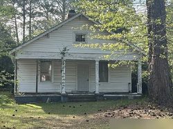 Pre-foreclosure in  WESTOVER AVE Kinston, NC 28504