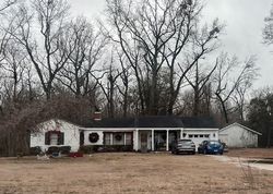 Pre-foreclosure in  COUNTRY CLUB RD Lumberton, NC 28360