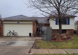 Pre-foreclosure in  COLUMBIA DR Troy, MI 48083