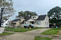 Pre-foreclosure in  MERRYHILL DR Columbus, OH 43219