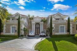 Pre-foreclosure Listing in MARFIELD AVE TARZANA, CA 91356