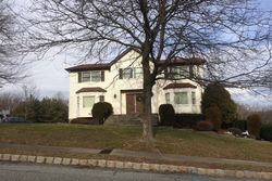 Pre-foreclosure in  CARRIAGE LN Nanuet, NY 10954