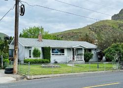 Pre-foreclosure in  CRAWFORD AVE Wenatchee, WA 98801