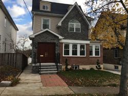 Pre-foreclosure in  PIEDMONT AVE Staten Island, NY 10305