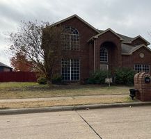 Pre-foreclosure in  W GLEN MEADOW DR Red Oak, TX 75154