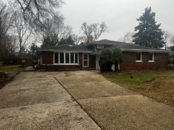 Pre-foreclosure in  71ST ST Willowbrook, IL 60527