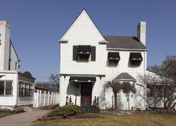 Pre-foreclosure in  BIDE A WEE PARK AVE Columbus, OH 43205