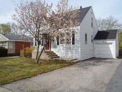Pre-foreclosure in  N RIDGE AVE Arlington Heights, IL 60004