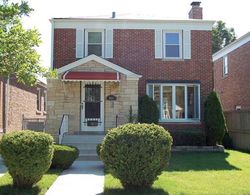 Pre-foreclosure in  N WHIPPLE ST Chicago, IL 60645