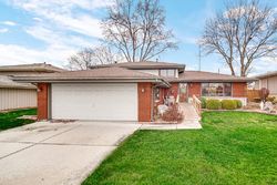Pre-foreclosure in  ANN MARIE DR Oak Forest, IL 60452