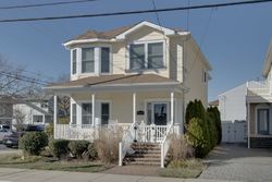 Pre-foreclosure in  PACIFIC AVE Wildwood, NJ 08260