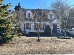 Pre-foreclosure in  NAMKEE RD Blue Point, NY 11715