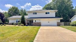 Pre-foreclosure in  FOXLAIR TRL Cleveland, OH 44143