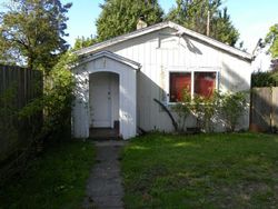 Pre-foreclosure in  NE 74TH AVE Portland, OR 97218