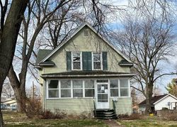 Pre-foreclosure in  44TH ST Moline, IL 61265