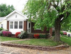 Pre-foreclosure in  HENNING AVE Evansville, IN 47714