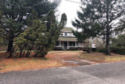 Pre-foreclosure Listing in LITTLE FRESH POND RD SOUTHAMPTON, NY 11968