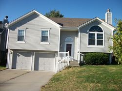 Pre-foreclosure in  CARDINAL DR Liberty, MO 64068