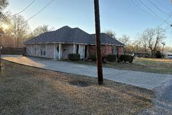 Pre-foreclosure in  N WILLOW AVE Gonzales, LA 70737