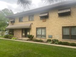 Pre-foreclosure in  N WHEELING RD Mount Prospect, IL 60056